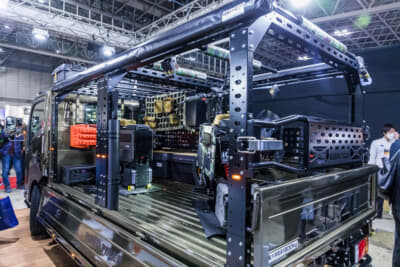 いすゞ エルフミオ クロスコンセプト:ラックはベッド四隅にマウントすることで、荷台の積載能力はほとんどスポイルされていない