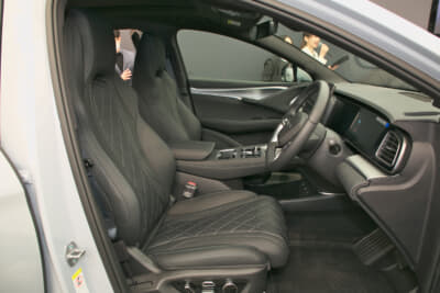 BYD シーライオン7：フロントシート