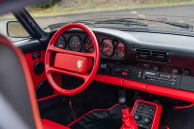 27万1600ドル(邦貨換算4245万円)で落札されたポルシェ「911ターボ フラットノーズ」(C)Courtesy of RM Sotheby's