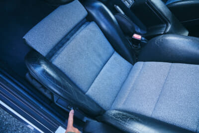 BMW E34型 525i：電動スポーツシートは座面の前方部を前後に調整できる