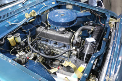 トヨタ東京自動車大学校 光冠：ボディのみならず、エンジンルーム内も細部に至るまでピカピカに仕上げられている。今回、ドレスアップ・セダン部門にエントリー