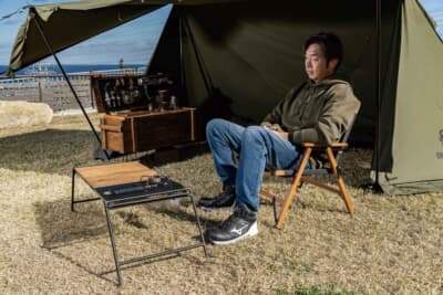 ミズノ オールマイティ LSII 73M BOA：仕事の現場とアウトドア。活動のシーンとしては全く異なるかもしれないが、シューズに対する要望は「頑丈で履きやすく、便利である」ということ。簡単にホールドさせることができるBOA フィットシステムの採用や、耐滑性、通気性等に優れたワークシューズは、アウトドアにおいても満足度は高いはずだ