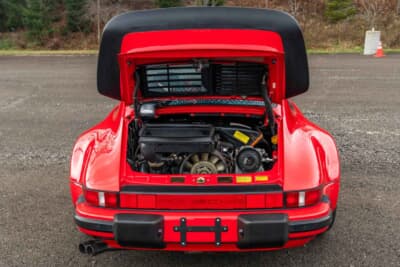 27万1600ドル(邦貨換算4245万円)で落札されたポルシェ「911ターボ フラットノーズ」(C)Courtesy of RM Sotheby's