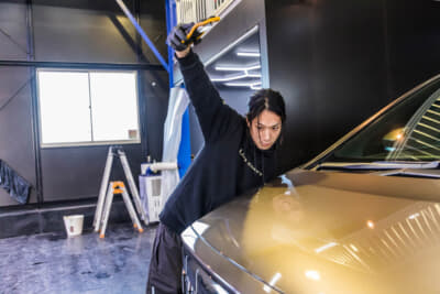 「再塗装されている車両や塗装の傷んでいる旧車もお断りすることは決してありません。まずは塗装の状態をチェックさせてもらって、現在の状態に最適なケアをご提案させていただいています」と馬場代表