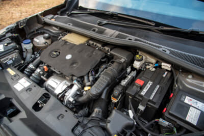 プジョー 2008 GT ブルーHDi：最高出力130ps／最大トルク300Nmに到達する1.5L直4ディーゼルターボエンジンを搭載し8速ATと組み合わされる