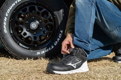 ミズノ オールマイティ LSII 73M BOA：ワークシューズでBOA フィットシステムM4ダイヤルを搭載したのはミズノが国内初。軽量かつ強く精巧に形成されたワイヤーレースなど高機能が満載