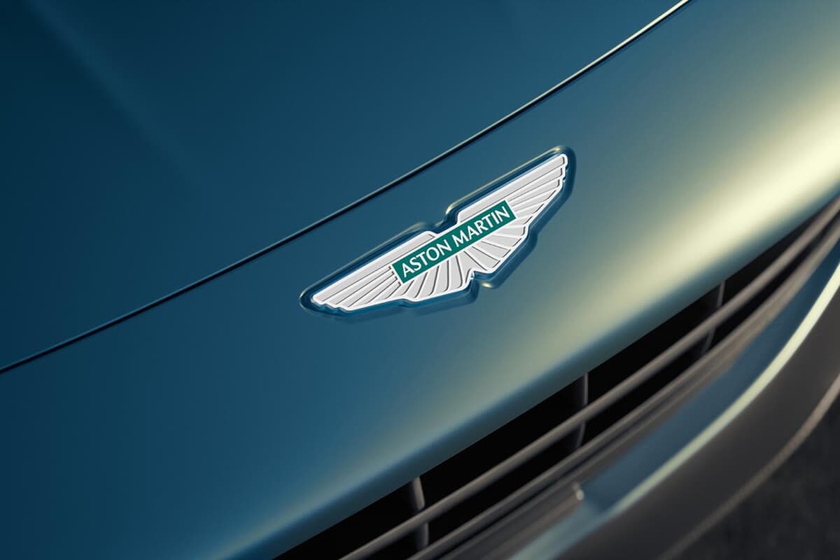 アストンマーティン ヴァンテージ ロードスター：アストンマーティンは、2005年にV8 ヴァンテージを発表してから2025年で20周年を迎える