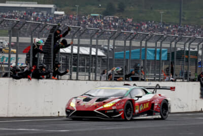 最終戦で優勝したJLOC ランボルギーニ GT3（小暮卓史／元嶋佑弥）