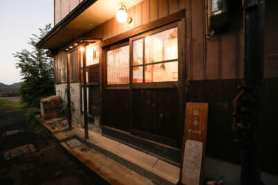 「本って時間をかけて読むものですよね。ゆっくり本を読みながら過ごせる場所があればいいな」と“moemi”さんの思いが詰まったブック&カフェ「読×舎」