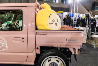 KLC ジムニーピックアップ：ジムニーのキャビンはドア部分の後部でカットされ、切った断面にはキャリイのキャビンバックパネルを接合