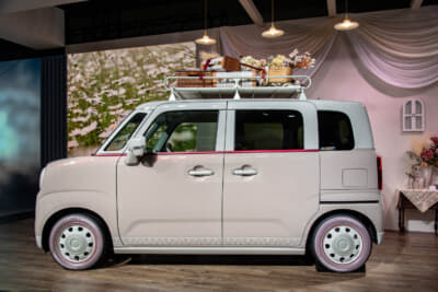 スズキ ワゴンRスマイル ヨーロピアンアンティーク：細部まで、かわいいにこだわっている