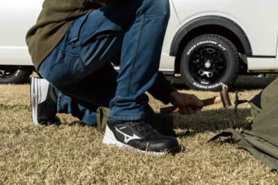 ミズノ オールマイティ LSII 73M BOA：「仕事の現場では色々と他ブランドのワークシューズも試してみましたが、実際履いてみてミズノ製の履き心地の良さを改めて実感しました。今はまたミズノ製ワークシューズに戻りましたね」（オーナー：安藤 靖さん）