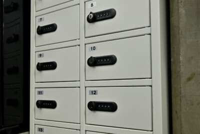 ガレージ内にそれぞれのクルマのキーが収められる