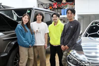 代表の逆井さん（右）はもちろん、スタッフの方々も細かな作業が好きでこの仕事を選んだという精鋭ぞろい