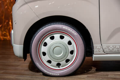 スズキ ワゴンRスマイル ヨーロピアンアンティーク：タイヤのサイドウォールまでピンクにしている