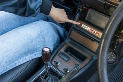 日産 スカイライン 2000GT-R：センターコンソールの「2000GT」もGT-Rはレッドエンブレム