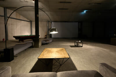 2階は共同所有オーナーたちのためのラウンジとして供用されるほか、各種のイベントなどにもすでに活用されている