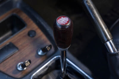 日産 スカイライン 2000GT-R：トランスミッションは5速MT。当時の5速表記はOD（オーバードライブ）