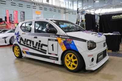 スズキ アルト、アルトワークス、ダイハツ ミラ、スズキ カプチーノ、マツダ AZ-1といった軽スポーツカーを取り扱う専門店NAVICは、アルトを展示。松本玲二さんが今回のイベントでのお気に入りの1台として選出した