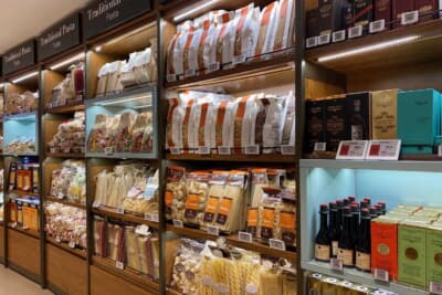 ローマ・フィウミチーノ空港の免税店のラインアップは食材の宝庫