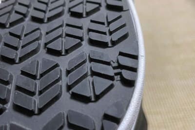 ミズノ オールマイティ LSII 73M BOA：ソールには突起部分が2カ所あり、このスリップサインまで擦り減ったら買い替えの目安。安全性が確認できるという仕掛けが素晴らしい