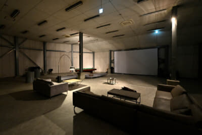 2階は共同所有オーナーたちのためのラウンジとして供用されるほか、各種のイベントなどにもすでに活用されている