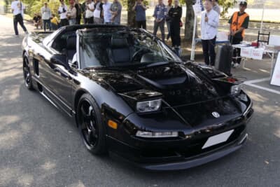 こちらはベルノ賞を獲得した「NSX」。左ハンドルなので、本物の「アキュラ・NSX」となる