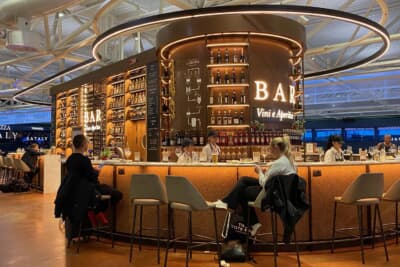 ローマ・フィウミチーノ空港内のバールもオシャレ
