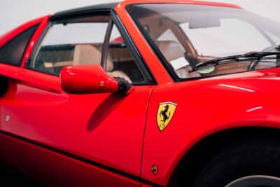 6万3250ドル（邦貨換算約1000万円）で落札されたフェラーリ「328GTS」（C）Courtesy of RM Sotheby's