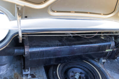 日産 スカイライン 2000GT-R：リアのトランクルーム配置される燃料タンクは、なんと100L！