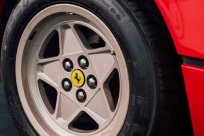 6万3250ドル（邦貨換算約1000万円）で落札されたフェラーリ「328GTS」（C）Courtesy of RM Sotheby's