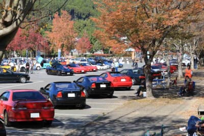 「ネオクラホンダファンミーティング」は、紅葉深まる11月3日に、あまぎ水の文化村にて開催された