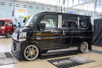 人気の軽自動車イベントを主催するHEARTILY（ハーテリー）も、JASC合同ブースでスズキ エブリイワゴンを展示