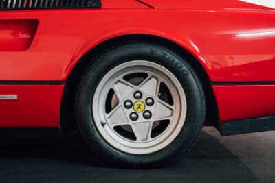 6万3250ドル（邦貨換算約1000万円）で落札されたフェラーリ「328GTS」（C）Courtesy of RM Sotheby's