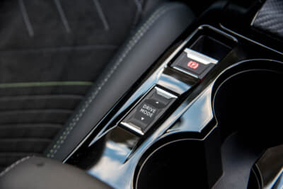プジョー 2008 GT ブルーHDi：ドライブモードのセレクトスイッチ