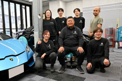 代表の井上氏からスタッフ陣へノウハウを伝達して育成している
