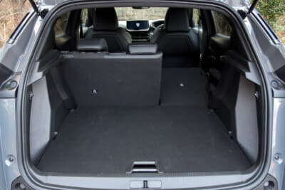 プジョー 2008 GT ブルーHDi：後席は60：40分割可倒式