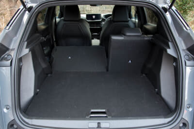 プジョー 2008 GT ブルーHDi：後席は60：40分割可倒式