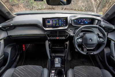 プジョー 2008 GT ブルーHDi：「プジョー i-Cockpit」は、さらにSF感のある「3D i-Cockpit」へと進化