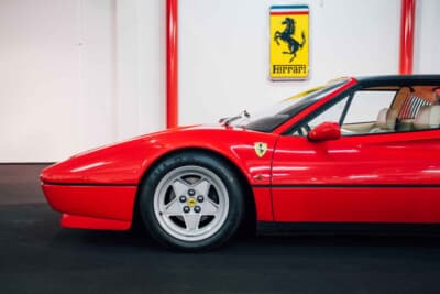 6万3250ドル（邦貨換算約1000万円）で落札されたフェラーリ「328GTS」（C）Courtesy of RM Sotheby's