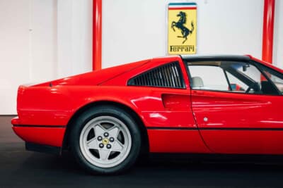 6万3250ドル（邦貨換算約1000万円）で落札されたフェラーリ「328GTS」（C）Courtesy of RM Sotheby's