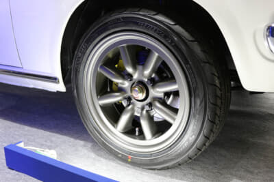 ダットサン サニー 1200 GX-5：ヨコハマタイヤのS.drive 165/55R14に組み合わされたホイールは前後ともRSワタナベ エイトスポーク 14×6J＋16
