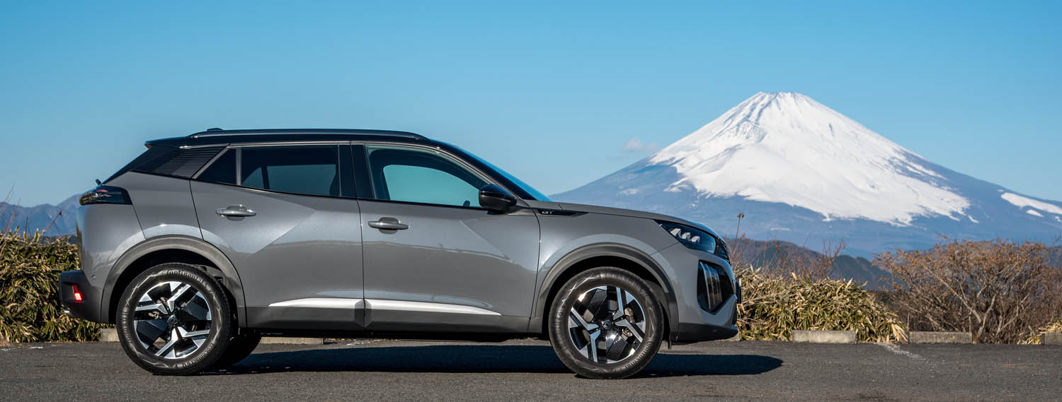 SUVに合わせてプジョーの「ネコ脚」も進化!? 新型「2008」は走りでもジェントルな魅力が増していました…積極的に選びたくなる1台