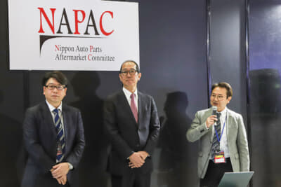 「NAPAC AWARD 2024」は、株式会社三栄と株式会社交通タイムス社が選ばれ、「東京オートサロン2025」のNAPACブースにて、表彰式が開催された