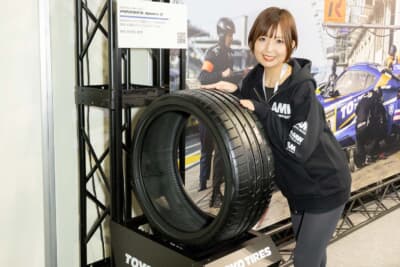 maniacsのデモカーは前後とも235/35-19を選択