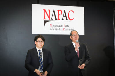 受賞にあたって今後の抱負を語る株式会社交通タイムス社 宮木敏也代表取締役（右）