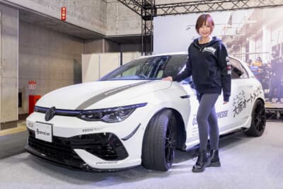 maniacsのゴルフ8はレーシングラインのパワーコントロールモジュールや、レムスのマフラーでチューニングしており、最高出力360ps & 最大トルク48kgm