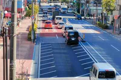 消防署や警察署の前には停止禁止部分が設けられている