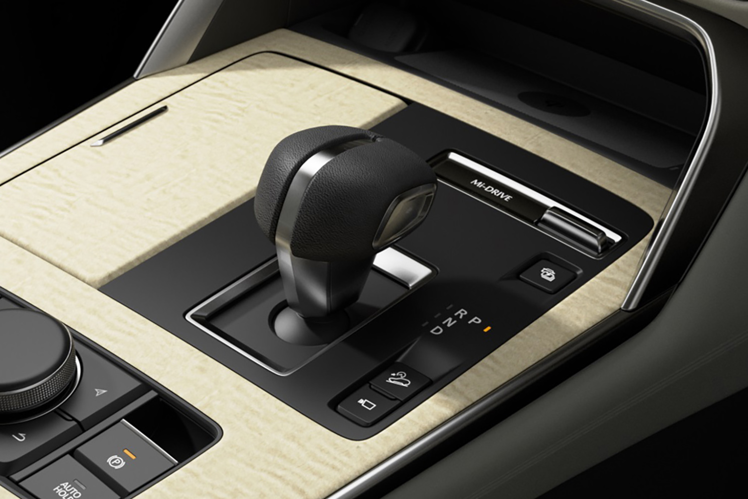 最近の新型車は初見だと発進もできない!? シフトレバー／スイッチは