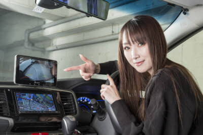 大きな画面で見ながらバックできるので、狭い場所での駐車や切り返しも安心して行えますね！